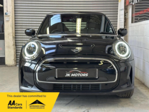 2021 MINI Electric Hatch Cooper Se 32.6kwh Level 2 Auto 3dr in Black — image 5