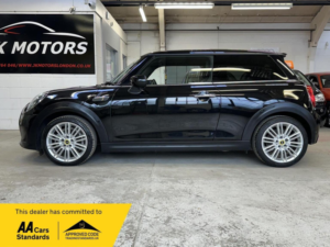 2021 MINI Electric Hatch Cooper Se 32.6kwh Level 2 Auto 3dr in Black — image 6