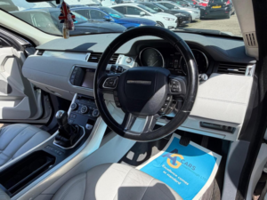 2011 Land Rover Range Rover Evoque 2.2 Sd4 Pure 4WD Euro 5 (s/s) 5dr in White — image 3