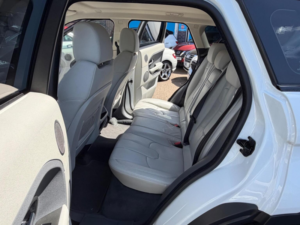 2011 Land Rover Range Rover Evoque 2.2 Sd4 Pure 4WD Euro 5 (s/s) 5dr in White — image 5