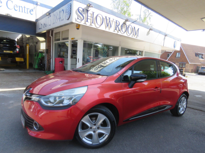 2013 Renault Clio 1.2 16v Dynamique Medianav Euro 5 5dr in Red — image 1
