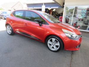 2013 Renault Clio 1.2 16v Dynamique Medianav Euro 5 5dr in Red — image 3