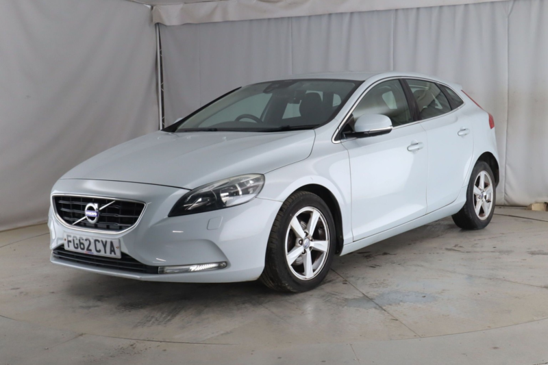 2012 Volvo V40 1.6 D2 Se in Blue — image 1