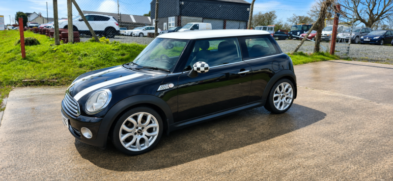 2008 MINI Hatch 1.6 Cooper Hatch in Black — image 1