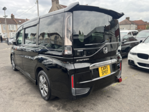 2018 Honda Stepwagon 2.0 Hybrid 7 Seats Fresh Import Verified Mile Finance Avb in Black — image 4