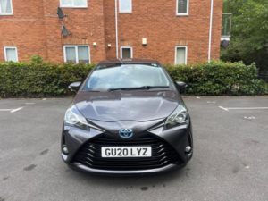 2020 Toyota Yaris 1.5 Vvt-H Icon E-CVT Euro 6 (s/s) 5dr in Grey — image 2