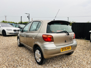2005 Toyota Yaris 1.0 Vvt-I Colour Collection 5dr in Silver — image 2