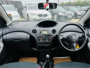 2005 Toyota Yaris 1.0 Vvt-I Colour Collection 5dr in Silver — image 3