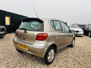 2005 Toyota Yaris 1.0 Vvt-I Colour Collection 5dr in Silver — image 6