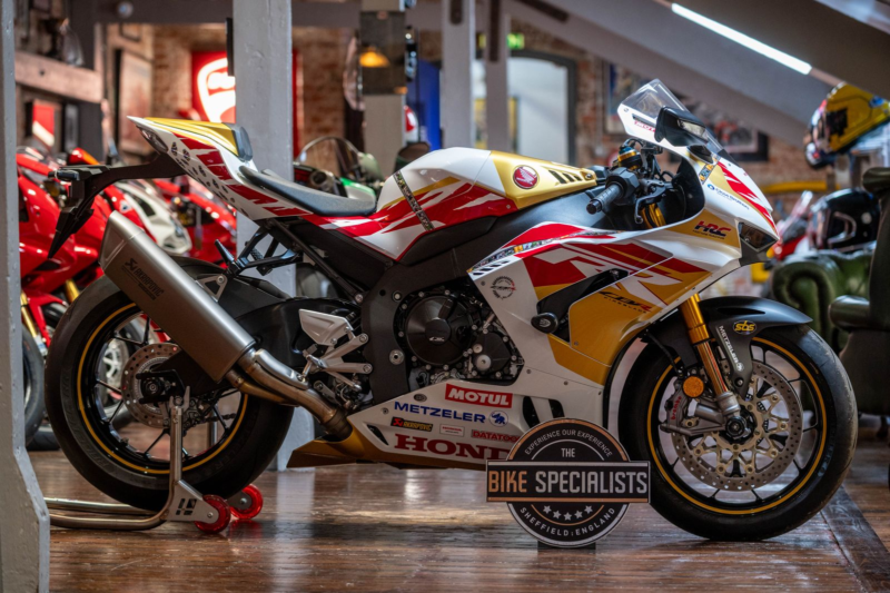 2023 Honda Cbr1000rr Fireblade Sp John Mcguiness 100th Tt Race Start Replica No.17 in White — image 1