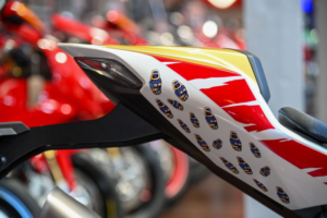 2023 Honda Cbr1000rr Fireblade Sp John Mcguiness 100th Tt Race Start Replica No.17 in White — image 4