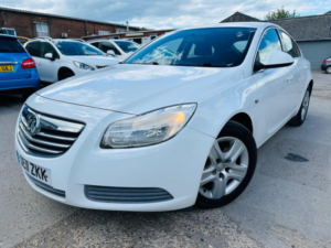 2011 Vauxhall Insignia 1.8 16v Exclusiv Euro 5 5dr in White — image 2