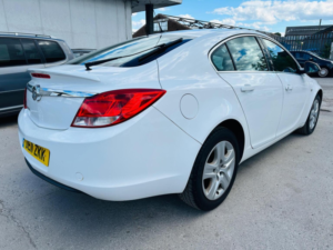 2011 Vauxhall Insignia 1.8 16v Exclusiv Euro 5 5dr in White — image 3