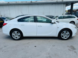 2011 Vauxhall Insignia 1.8 16v Exclusiv Euro 5 5dr in White — image 5