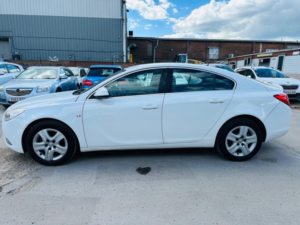 2011 Vauxhall Insignia 1.8 16v Exclusiv Euro 5 5dr in White — image 6