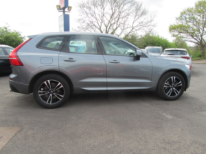 2021 Volvo Xc60 2.0 Momentum B5 (petrol) in Grey — image 2