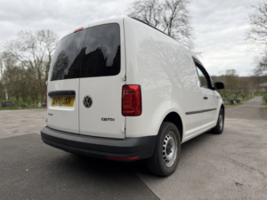 2018 Volkswagen Caddy 2.0 Tdi C20 Bluemotion Tech Startline in White — image 5