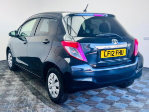 2012 Toyota Yaris 1.33 Dual Vvt-I Tr Multidrive S Euro 5 5dr in Black — image 4