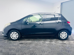 2012 Toyota Yaris 1.33 Dual Vvt-I Tr Multidrive S Euro 5 5dr in Black — image 5