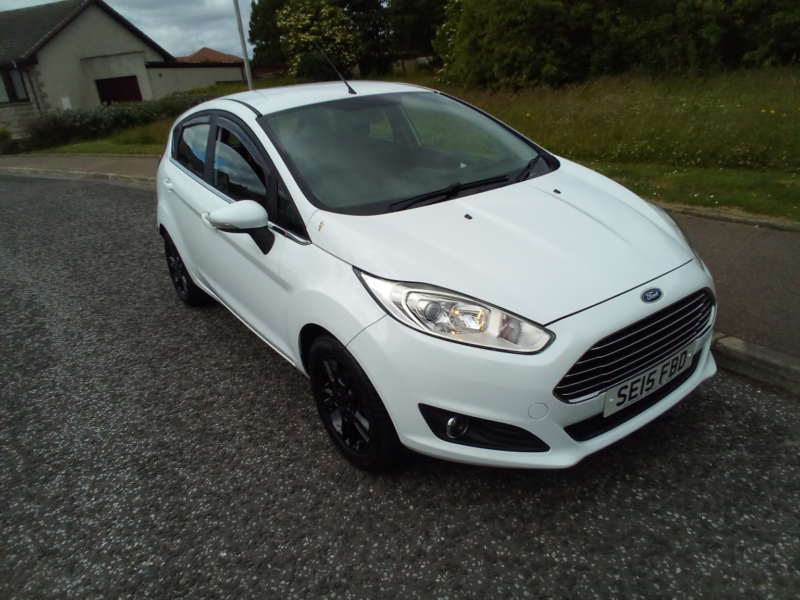 2015 Ford Fiesta Zetec 1.0 T Eco in White — image 1