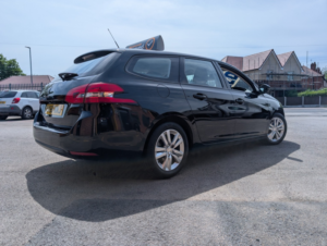 2016 Peugeot 308 Sw 1.6 Bluehdi Active in Black — image 6