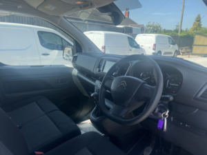 2023 Citroen Dispatch 1.5 Dispatch 1.5bhdi 100 M Enterprise Edition in White — image 4