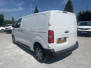 2023 Citroen Dispatch 1.5 Dispatch 1.5bhdi 100 M Enterprise Edition in White — image 6