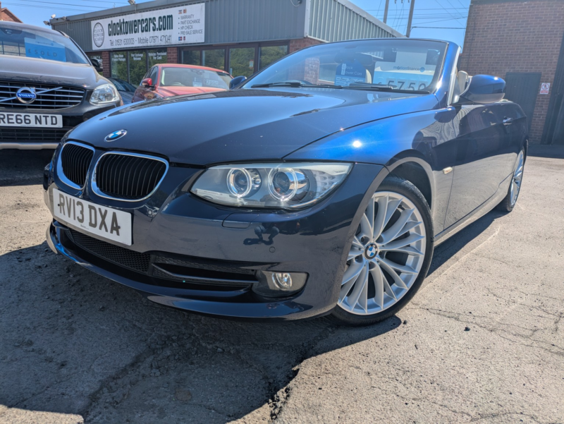 2013 BMW 3 Series 2.0 320i Se Convertible in Blue — image 1