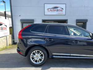 2015 Volvo Xc60 2.4 Se Lux D4 AWD in Blue — image 6