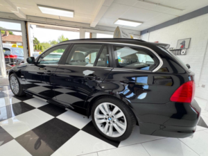 2010 BMW 3 Series 3.0 325d Se Touring Steptronic Euro 5 5dr in Black — image 4