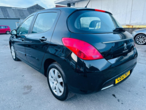 2012 Peugeot 308 1.6 Hdi Active Euro 5 5dr in Black — image 3