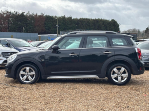 2017 MINI Countryman 2.0 Cooper D Euro 6 (s/s) 5dr in Black — image 5