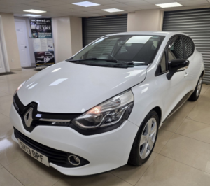 2013 Renault Clio 1.5 Dci Dynamique Medianav Hatchback 5dr Diesel Manual Euro 5 (s/s) (90 Ps) in Multicolour — image 2