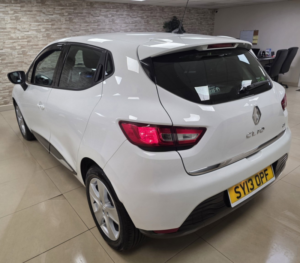 2013 Renault Clio 1.5 Dci Dynamique Medianav Hatchback 5dr Diesel Manual Euro 5 (s/s) (90 Ps) in Multicolour — image 3