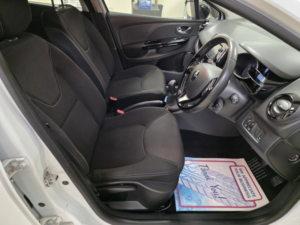 2013 Renault Clio 1.5 Dci Dynamique Medianav Hatchback 5dr Diesel Manual Euro 5 (s/s) (90 Ps) in Multicolour — image 5
