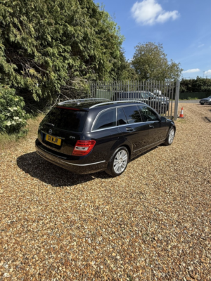 2011 Mercedes-Benz C Class 2.1 C250 Cdi Blueefficiency Elegance Edition 125 in Black — image 3