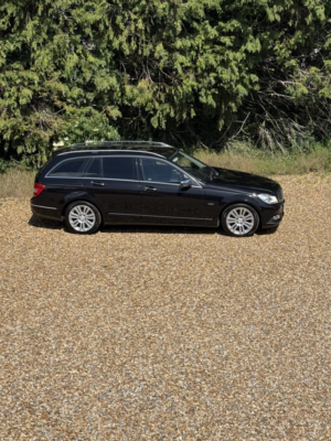 2011 Mercedes-Benz C Class 2.1 C250 Cdi Blueefficiency Elegance Edition 125 in Black — image 5
