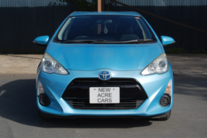 2015 Toyota Aqua Prius C Hybrid in Blue — image 2