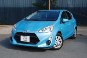 2015 Toyota Aqua Prius C Hybrid in Blue — image 3