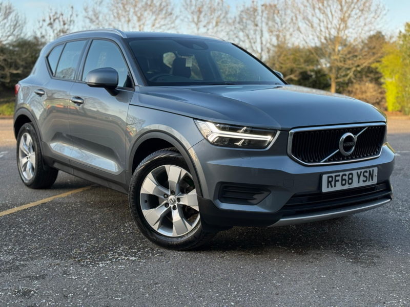 2019 Volvo Xc40 2.0 Momentum D3 in Grey — image 1