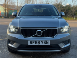 2019 Volvo Xc40 2.0 Momentum D3 in Grey — image 3