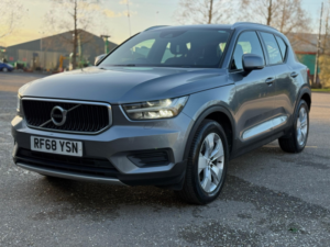 2019 Volvo Xc40 2.0 Momentum D3 in Grey — image 4