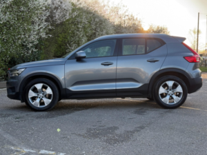 2019 Volvo Xc40 2.0 Momentum D3 in Grey — image 5
