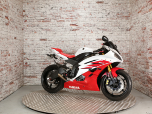2006 Yamaha R6 in White — image 3