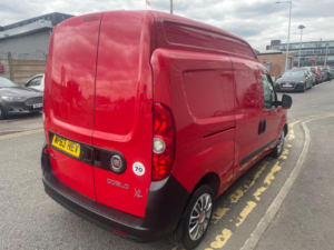 2013 Fiat Doblo 1.6 Jtd Multijet 16v L1 H1 4dr in Red — image 4