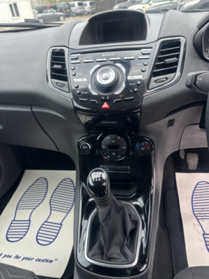 2012 Ford Fiesta 1.0 T Ecoboost Titanium in Black — image 4