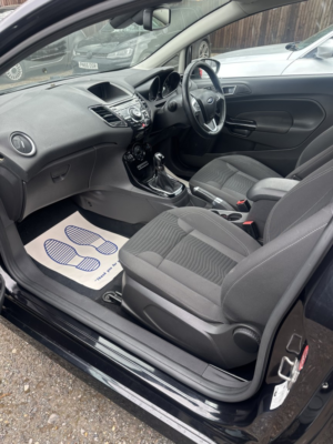 2012 Ford Fiesta 1.0 T Ecoboost Titanium in Black — image 6