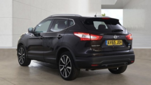 2015 Nissan Qashqai 1.5 Dci Tekna Diesel Black 5dr Low Tax+panroof+satnav in Black — image 3