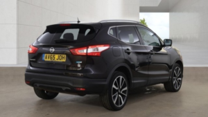 2015 Nissan Qashqai 1.5 Dci Tekna Diesel Black 5dr Low Tax+panroof+satnav in Black — image 4