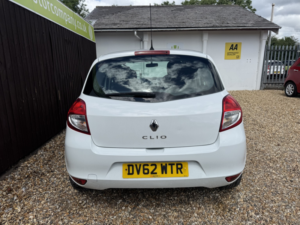 2012 Renault Clio 1.2 Expression + in White — image 4